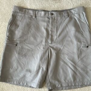Men’s Izod golf shorts. Grey, new condition.